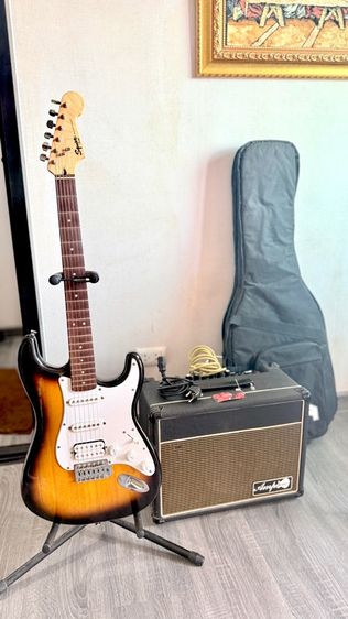 Squier กีต้าร์ไฟฟ้า