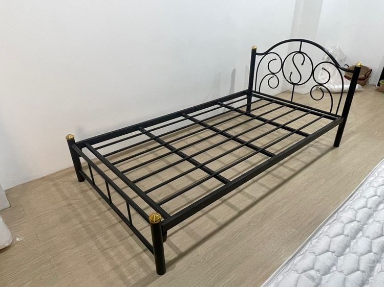เตียงเหล็กพร้อมฟูก 3.5 ฟุต สภาพดี รูปที่ 2