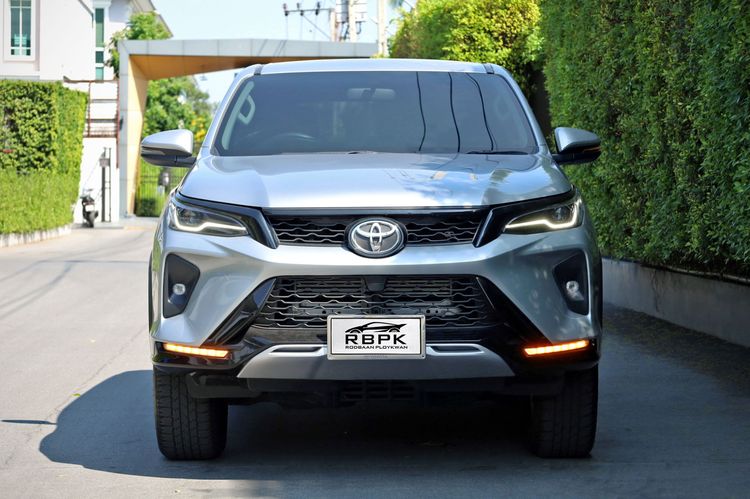 Toyota Fortuner 2024 2.4 Leader V Utility-car ดีเซล ไม่ติดแก๊ส เกียร์อัตโนมัติ เทา รูปที่ 3