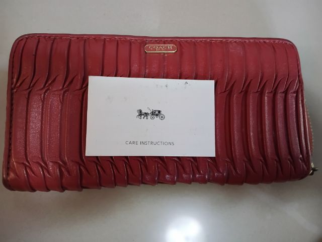 ขายกระเป๋าCoach สีแดงสภาพดี รูปที่ 5