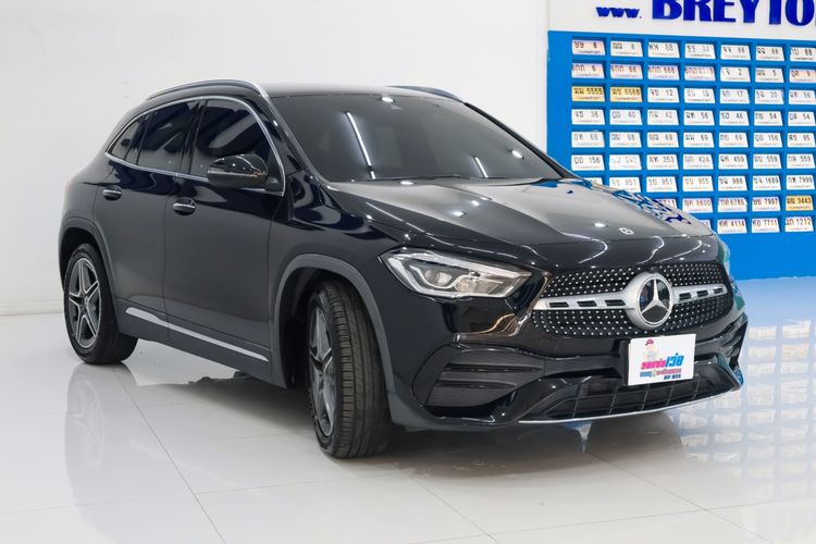 Mercedes-Benz GLA-Class 2020 GLA200 Sedan เบนซิน ไม่ติดแก๊ส เกียร์อัตโนมัติ ดำ รูปที่ 2