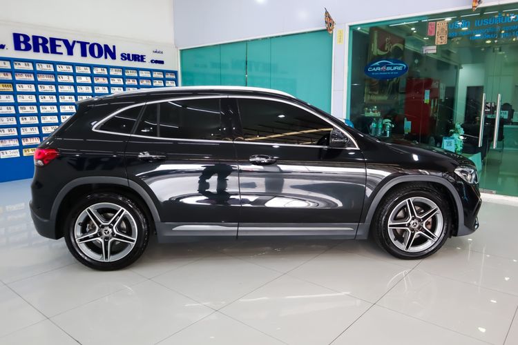 Mercedes-Benz GLA-Class 2020 GLA200 Sedan เบนซิน ไม่ติดแก๊ส เกียร์อัตโนมัติ ดำ รูปที่ 4