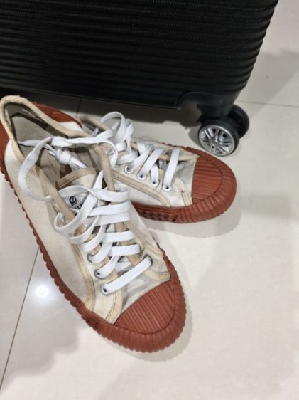 ขายรองเท้า.