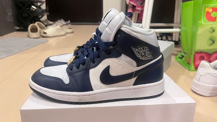 Nike Air Jordan 1 Mid SE รูปที่ 4