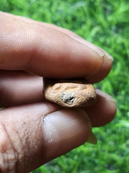 พระเนื้อดินอุดผงเก่า ไม่ทราบที่ รูปที่ 3