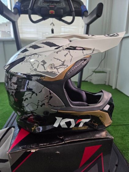 Vาย หมวกกันน๊อค  ทรงวิบาก มือ1  KYT Skyhawk  Jarvis Signature Edition  ไซส์ M  ครับ   น้ำหนักประมาณ 1100 ± 50 กรัม  รูปที่ 5