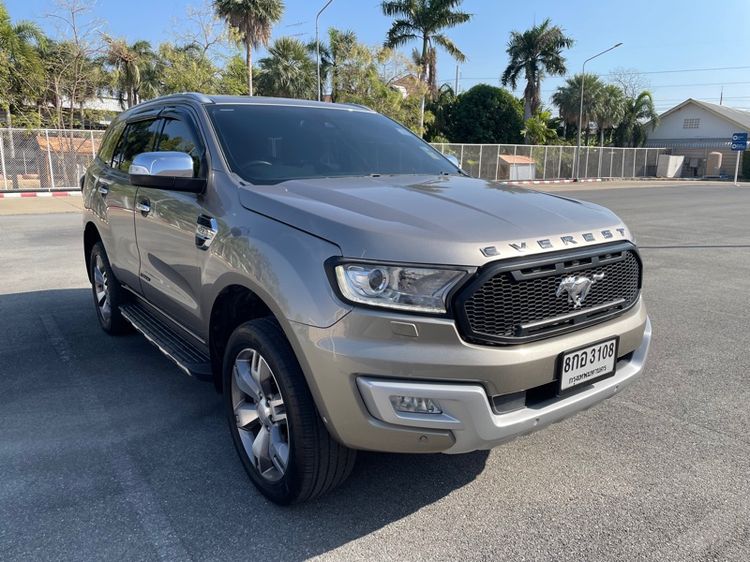 รถ Ford Everest 2.2 Titanium Plus สี น้ำตาล