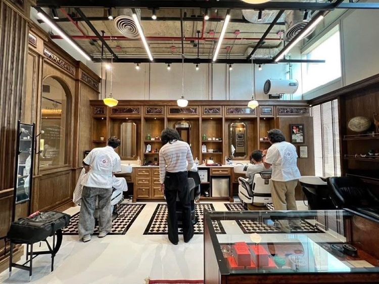 ขายกิจการร้านตัดผมชายสุดคลาสสิค ตึกพาร์คสีลม รูปที่ 6