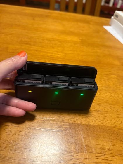 แบตเตอรี่พร้อมเเท่นชาร์จ เเบรนด์เเท้ Dji Osmo Action 3ก้อน