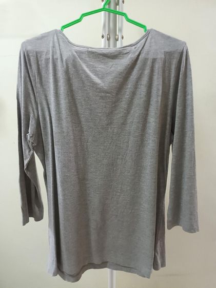 🎁เสื้อมือสองผู้หญิง เสื้อยืด เสื้อแขนยาว เสื้อกันหนาว สภาพนางฟ้า ขายถูกๆจ้า รูปที่ 11