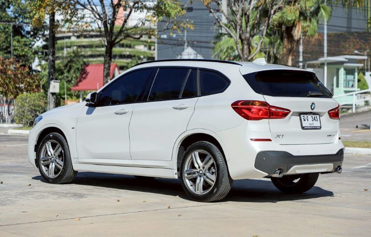 BMW X1 2020 2.0 sDrive20d M Sport Utility-car ดีเซล ไม่ติดแก๊ส เกียร์อัตโนมัติ ขาว รูปที่ 4