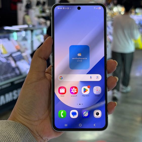 อื่นๆ 256 GB Samsung Z Flip6 256GB สีฟ้า เครื่องศูนย์ สภาพสวยมากๆ จอ6.7นิ้ว แรม12รอม256 Snap8 Gen3 กล้อง50ล้าน(2ตัว) ประกันศูนย์มี 🔥🔥