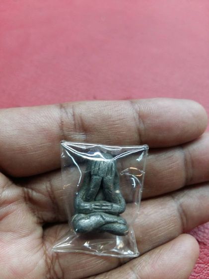 พระชัยวัฒน์ท่านเจ้ามา วัดสามปลื้มหรือวัดจักรวรรดิราชาวาส พิมพ์ฐานสูง ขี้เบ้าเดิมตามซอกองค์พระ ดูง่าย พุทธคุณครบเครื่องด้านเมตตา แคล้วคลาด  รูปที่ 18