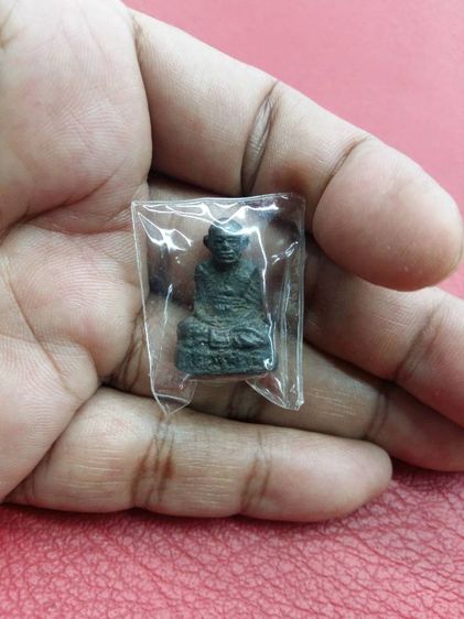 พระชัยวัฒน์ท่านเจ้ามา วัดสามปลื้มหรือวัดจักรวรรดิราชาวาส พิมพ์ฐานสูง ขี้เบ้าเดิมตามซอกองค์พระ ดูง่าย พุทธคุณครบเครื่องด้านเมตตา แคล้วคลาด  รูปที่ 9