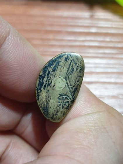 รูปหล่อพระพุทธชินราช อุดกริ่ง ตอกโค้ต ปี2500 มีลงรักเก่ามาออกดำๆ เนื้อเหลืองอมเขียวได้อายุ สภาพโดยรวมดูแท้ สบายตาสนใจลองพิจารณาดู รูปที่ 9