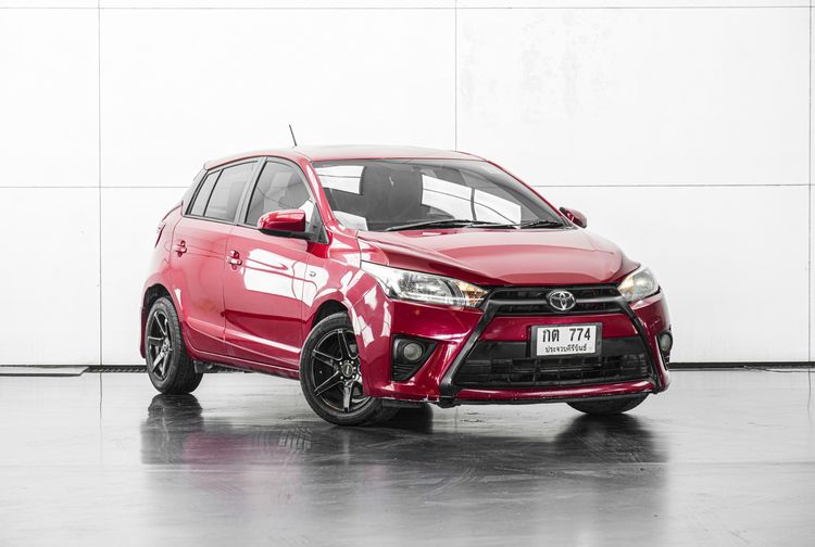 รถ Toyota Yaris 1.2 J สี แดง