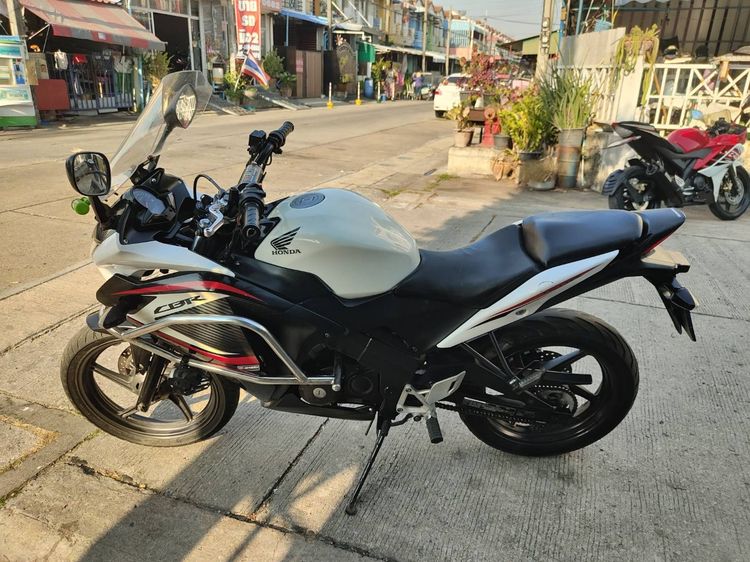 🛵ยังไงก็ขาย CBR150 ปี 57 เครื่องดี สีสวย สตาร์ทมือ  รถบ้านพร้อมใช้งาน เปลี่ยนน้ำมันเครื่องฟรี ส่งฟรี30กิโล รูปที่ 2