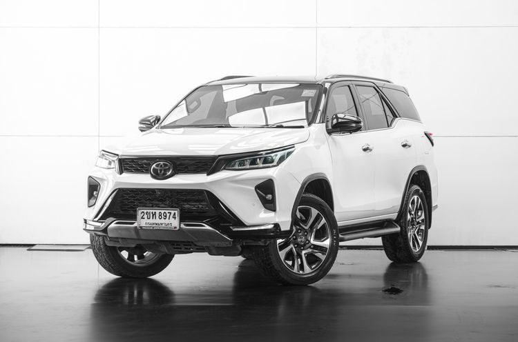 Toyota Fortuner 2023 2.8 Legender Black Top Utility-car ดีเซล ไม่ติดแก๊ส เกียร์อัตโนมัติ ขาว รูปที่ 2