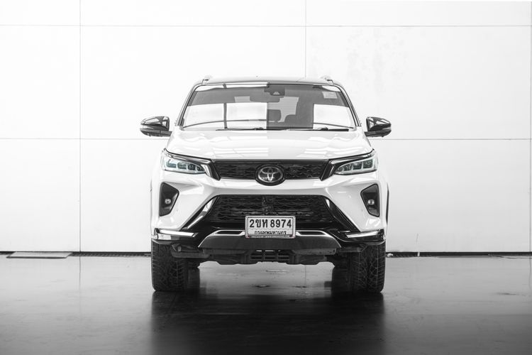 Toyota Fortuner 2023 2.8 Legender Black Top Utility-car ดีเซล ไม่ติดแก๊ส เกียร์อัตโนมัติ ขาว รูปที่ 3