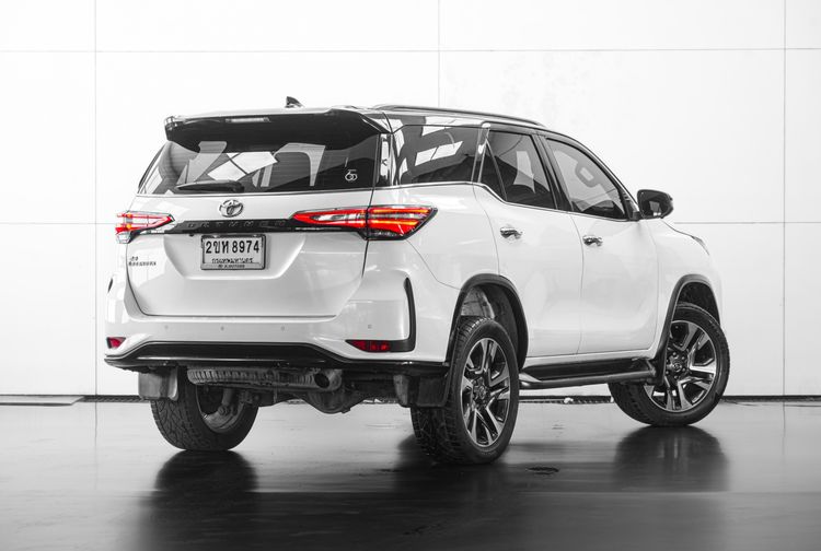 Toyota Fortuner 2023 2.8 Legender Black Top Utility-car ดีเซล ไม่ติดแก๊ส เกียร์อัตโนมัติ ขาว รูปที่ 4