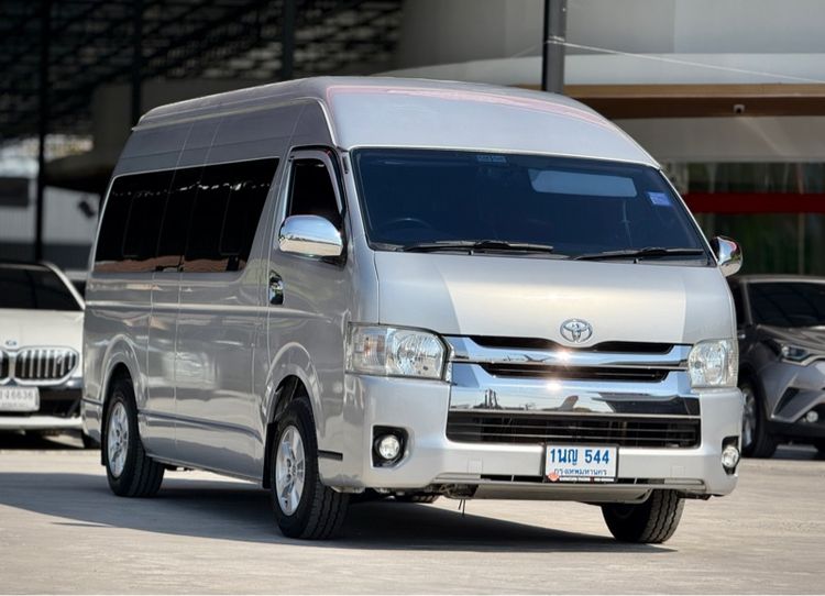 รถ Toyota Commuter 3.0 สี เทา