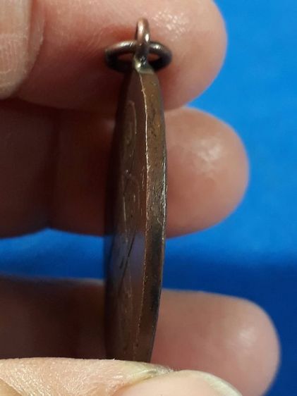 เหรียญหลวงพ่อฉุย วัดคงคาราม จังหวัดเพชรบุรี รุ่นแรก ปี 2465 เนื้อทองแดงหูเชื่อมขอบกระบอก รูปที่ 3