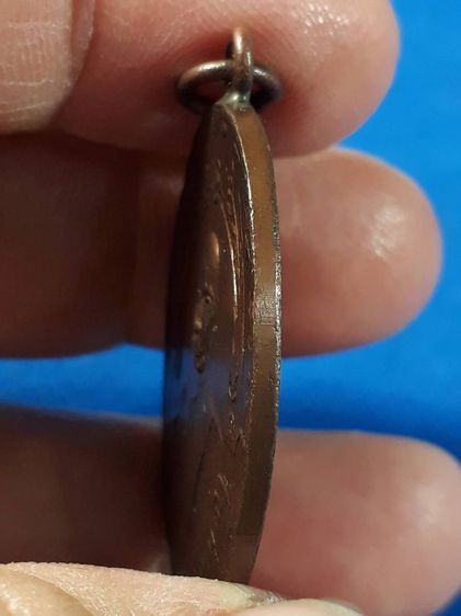 เหรียญหลวงพ่อฉุย วัดคงคาราม จังหวัดเพชรบุรี รุ่นแรก ปี 2465 เนื้อทองแดงหูเชื่อมขอบกระบอก รูปที่ 4