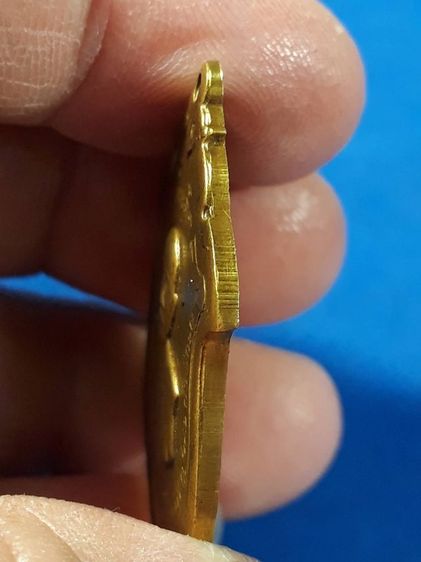 เหรียญแม่ทัพ หลวงพ่อแดง วัดเขาบันไดอิฐ ฐ จังหวัดเพชรบุรี ปี 2511 เนื้อทองฝาบาตร รูปที่ 3