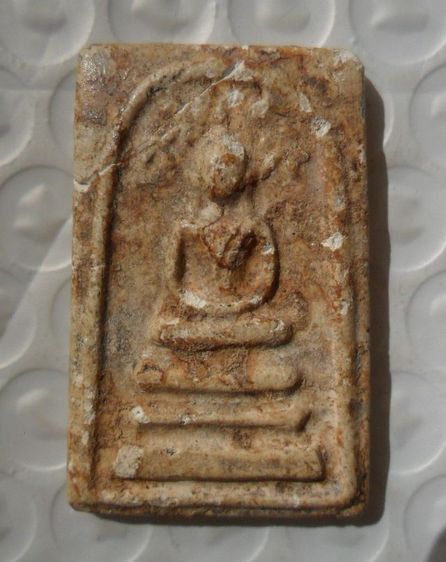 พระหล่อเนื้อโลหะเก่าค่ะ