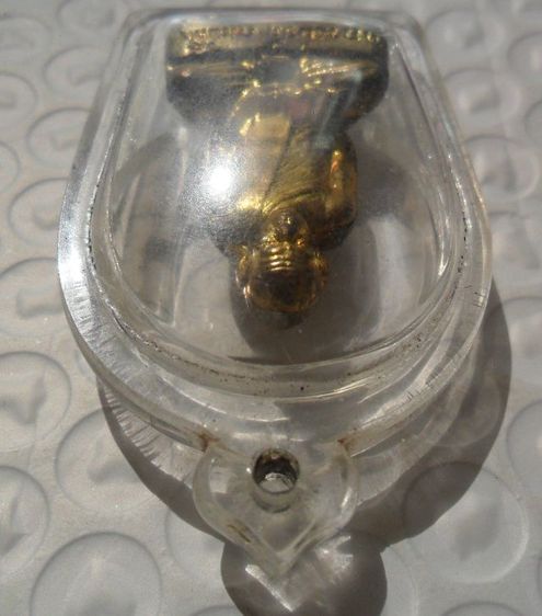 พระหล่อหลวงพ่อเพชรเนื้อโลหะเก่าค่ะ รูปที่ 18