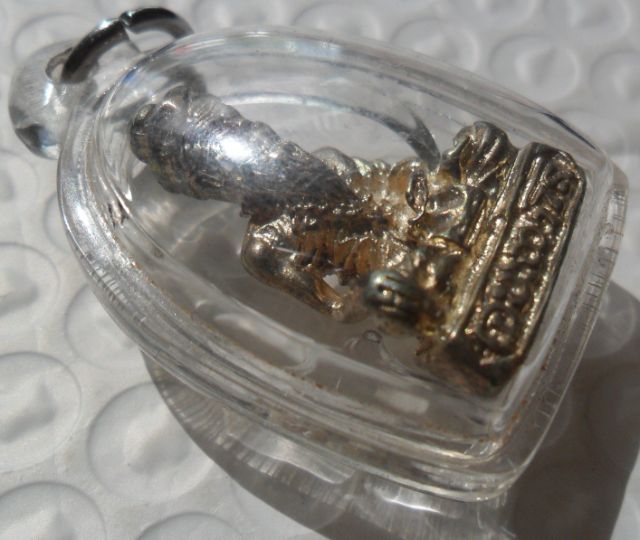 พระหล่อหลวงพ่อเพชรเนื้อโลหะเก่าค่ะ รูปที่ 10