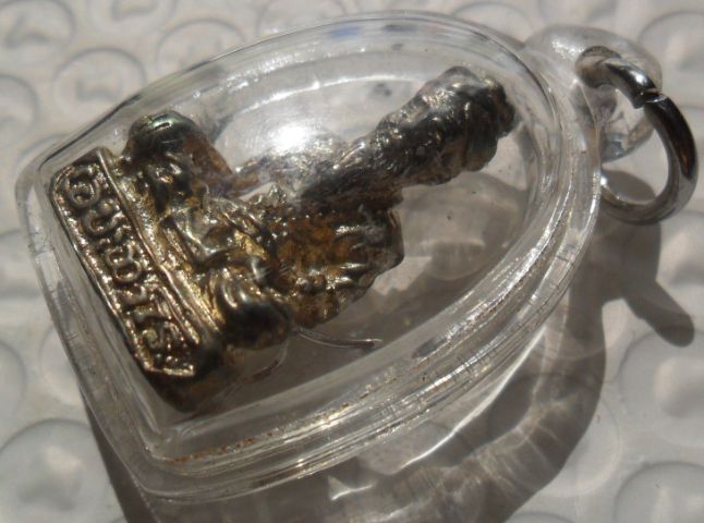 พระหล่อหลวงพ่อเพชรเนื้อโลหะเก่าค่ะ รูปที่ 9