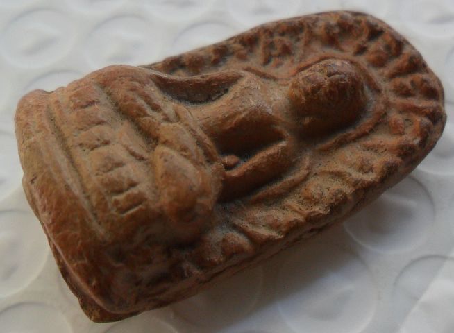 พระกรุพระลือลำพูนเนื้อกินเก่าค่ะ รูปที่ 3