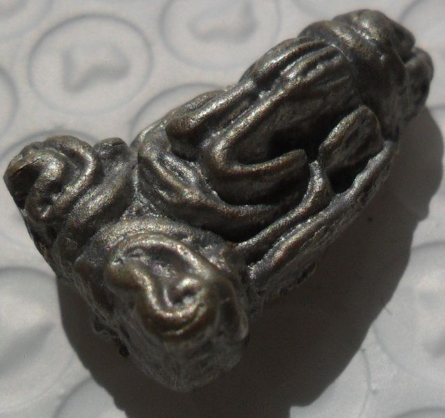 พระปิดตาเนื้อโลหะเก่าค่ะ รูปที่ 10