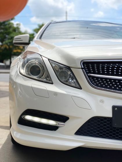 Mercedes-Benz E-Class 2012 E200 CGI Sedan เบนซิน ไม่ติดแก๊ส เกียร์อัตโนมัติ ขาว รูปที่ 3