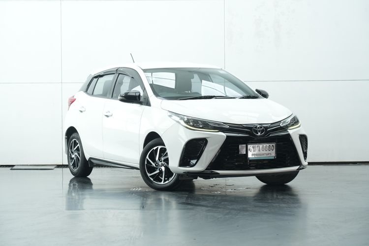 รถ Toyota Yaris 1.2 Sport สี ขาว