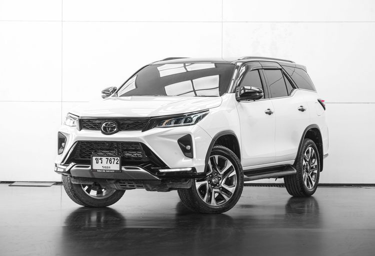 Toyota Fortuner 2023 2.4 Legender 4WD Utility-car ดีเซล ไม่ติดแก๊ส เกียร์อัตโนมัติ ขาว รูปที่ 2