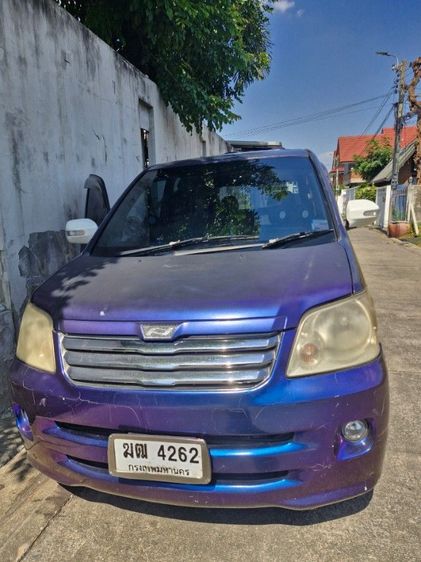 รถ Toyota Voxy 2.0 ZS สี ม่วง