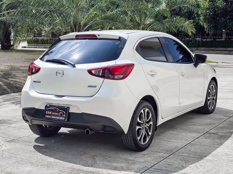 Mazda Mazda 2 2015 1.5 XD Sports High Plus Sedan ดีเซล ไม่ติดแก๊ส เกียร์อัตโนมัติ ขาว รูปที่ 3