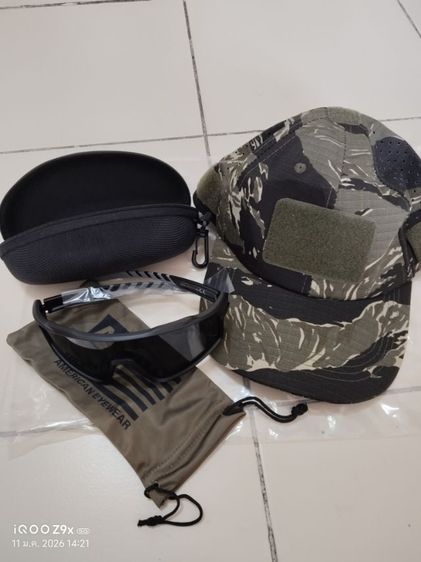 หมวกแก๊ปและแว่นกันแดด รูปที่ 2