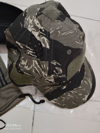 หมวกแก๊ปและแว่นกันแดด รูปที่ 4