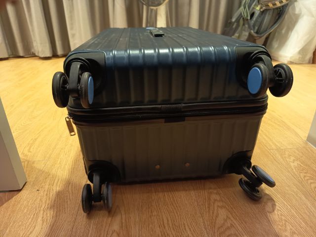 กระเป๋าเดินทางมือหนึ่งล้อดีมากไม่เคยใช้ รูปที่ 6