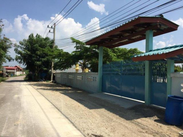 บ้านแฝด 5ห้อง บ้านเดี่ยว1หลัง เนื้อที่ 4ไร่ 1งาน 85ตรว อยู่แถวถ้ำค้างคาว อ.โพธาราม จ.ราชบุรี

