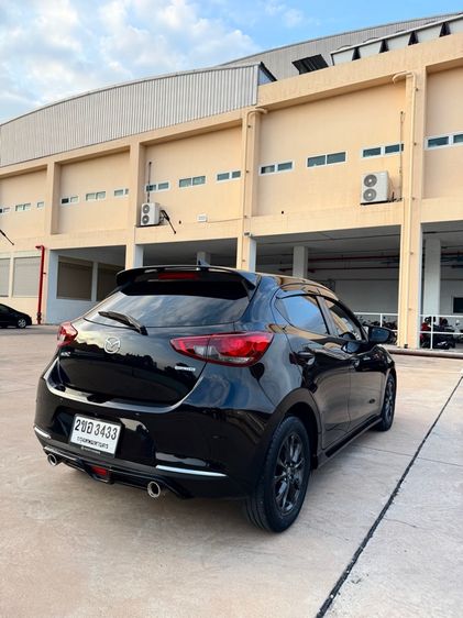 Mazda Mazda 2 2022 1.3 Skyactiv-G Sedan เบนซิน ไม่ติดแก๊ส เกียร์อัตโนมัติ ดำ รูปที่ 4