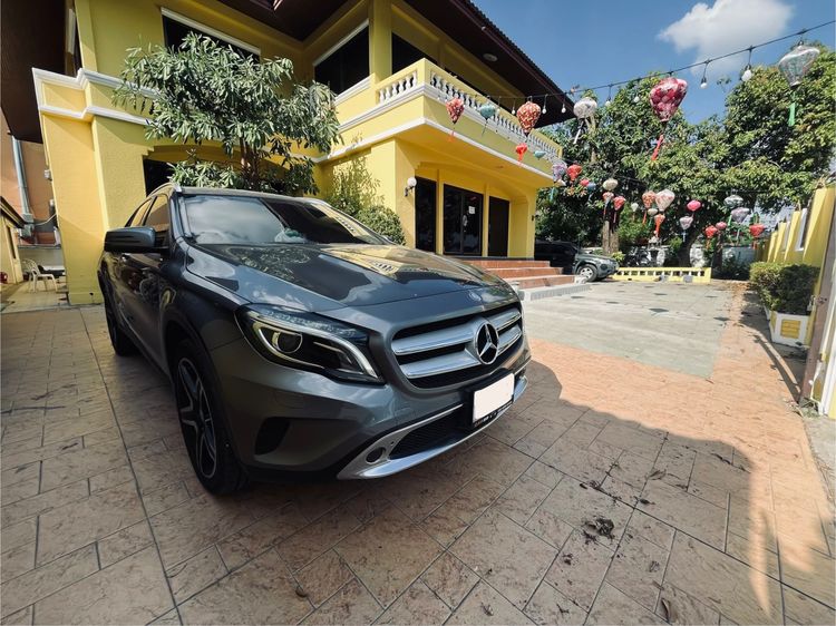 Mercedes-Benz GLA-Class 2015 GLA200 Sedan เบนซิน ไม่ติดแก๊ส เกียร์อัตโนมัติ เทา รูปที่ 2