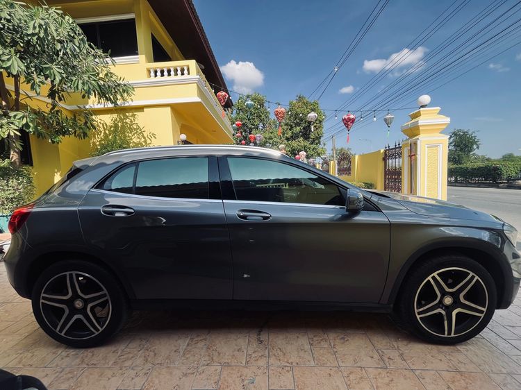 Mercedes-Benz GLA-Class 2015 GLA200 Sedan เบนซิน ไม่ติดแก๊ส เกียร์อัตโนมัติ เทา รูปที่ 4