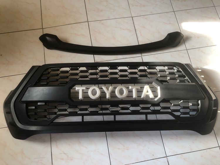 กระจังหน้ารีโว่