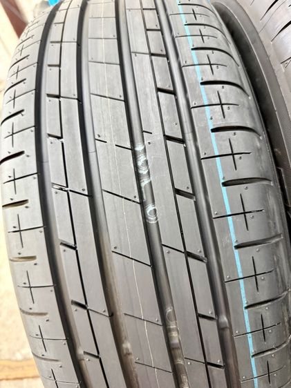ยางถอดป้ายแดงขอบ 17” ยี่ห้อ TOYO TIRES รุ่น PROXES COMFORT ขนาด 225-65R17 ปี 25 MADE IN JAPAN สีเส้นตุ่มหน้ายางยังอยู่ครบ รูปที่ 6