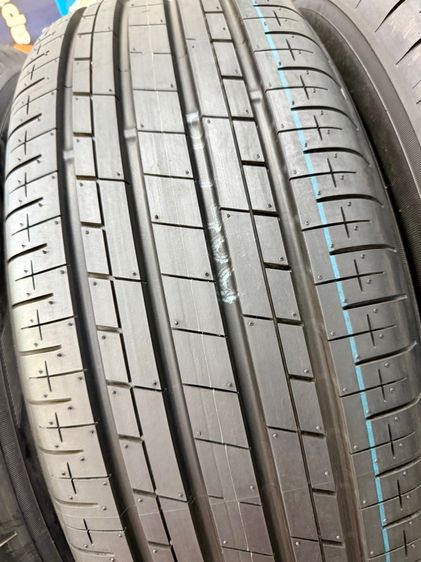 ยางถอดป้ายแดงขอบ 17” ยี่ห้อ TOYO TIRES รุ่น PROXES COMFORT ขนาด 225-65R17 ปี 25 MADE IN JAPAN สีเส้นตุ่มหน้ายางยังอยู่ครบ รูปที่ 7