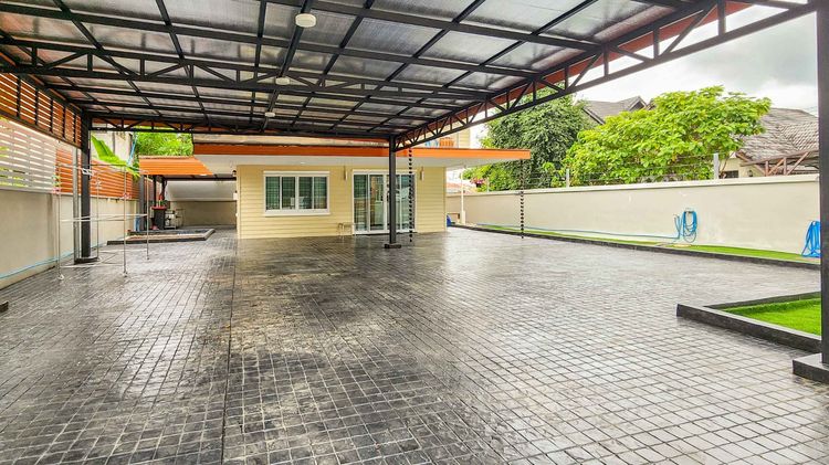 ตกแต่งครบ Renovated Move-In Ready 2-Bed Home in Pa Tan, Chiang Mai รูปที่ 2